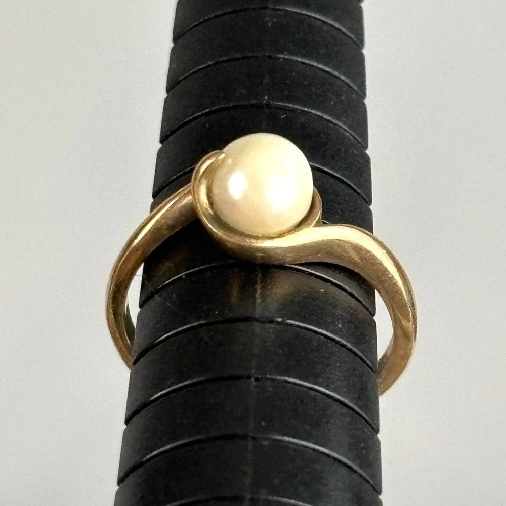 Vintage 10K Gold Pearl Ring Minimalist Modernist‎ Bypass Size 6